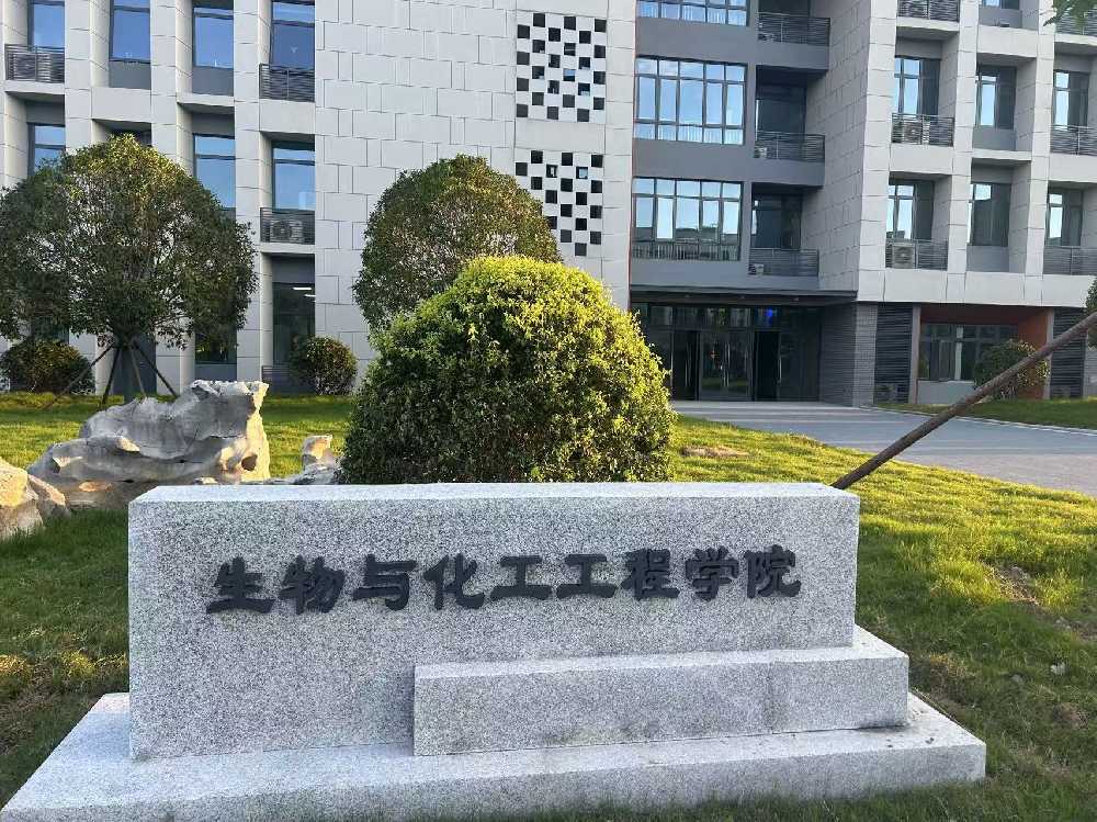 温泉县扬州职业大学体育场高杆灯项目